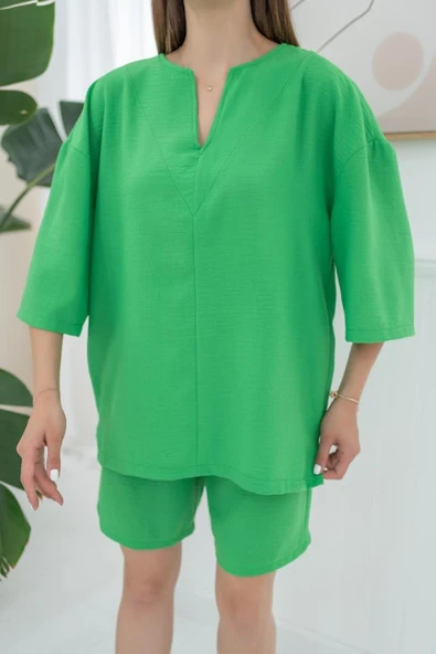 Yeşil Şort Ve Üst Takım - 3