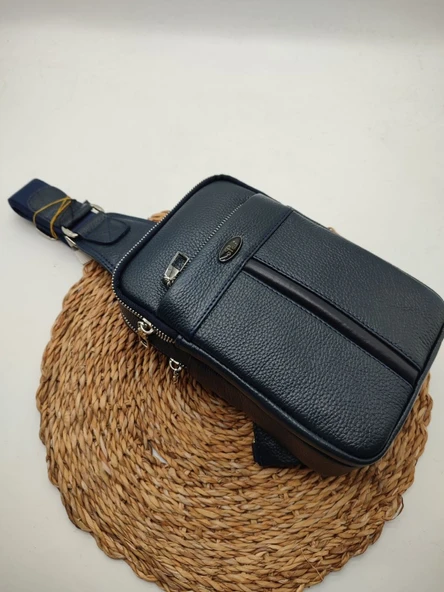 Büyük Boy Deri Göğüs Çantası Lacivert Renk - Resim 3