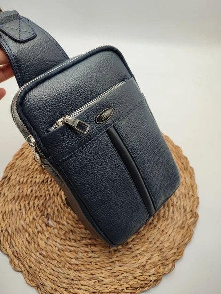 Büyük Boy Deri Göğüs Çantası Lacivert Renk - Resim 2