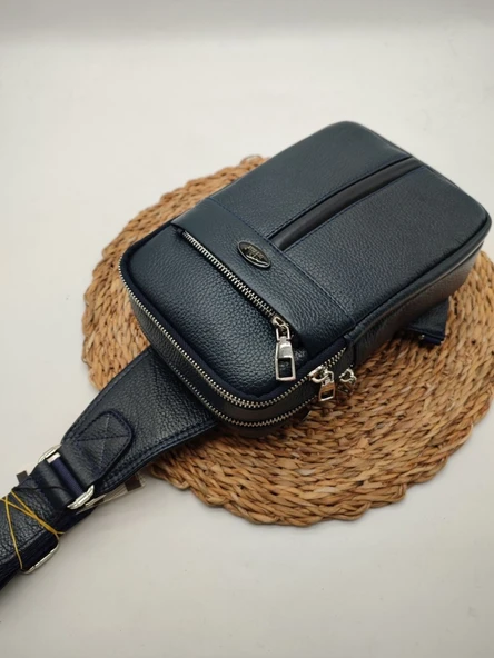 Büyük Boy Deri Göğüs Çantası Lacivert Renk ürün görseli 1