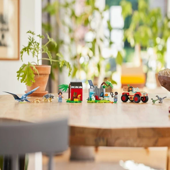 LEGO 76963 Jurassic World Yavru Dinozor Kurtarma Merkezi 76963 - Resim 8