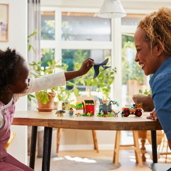 LEGO 76963 Jurassic World Yavru Dinozor Kurtarma Merkezi 76963 - Resim 9