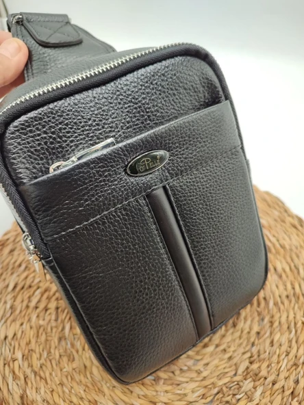 Küçük Boy Deri Göğüs Çantası Siyah Renk - 2