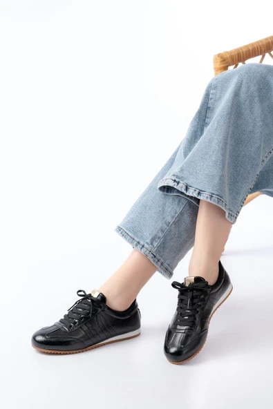 Siyah Rugan Bağcıklı Günlük Kadın Spor ürün görseli