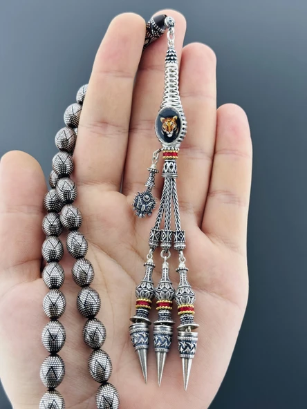 GÜMÜŞ İŞLEMELİ VE PÜSKÜLLÜ KÜRŞAT TURSUN KUKA BEYZİ KESİM 9,50X13 - 2