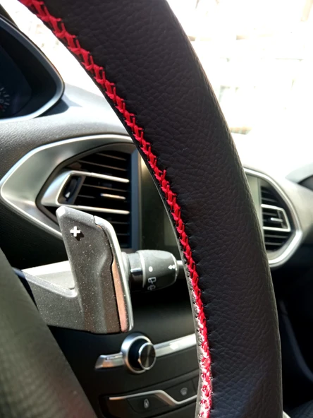 DİKİŞLİ DİREKSİYON KILIFI SİYAH DERİ KIRMIZI DİKİŞLİ PEUGEOT 208 KÜÇÜK DİREKSİYON İÇİN - Resim 2