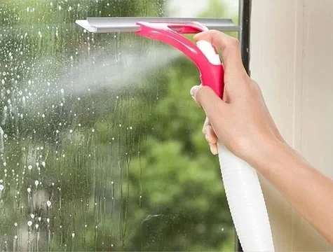 Su Hazneli Ve Spreyli Cam Silme Aparatı - 4