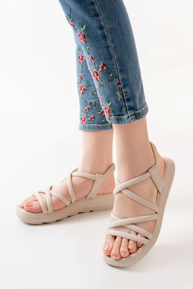 841-841 Bej Lastikli Kadın Günlük Sandalet - Resim 2