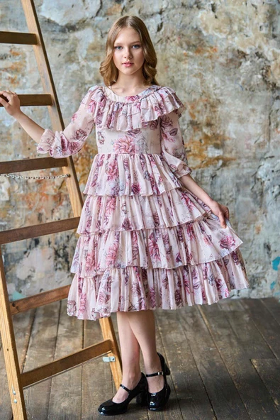 Kız Çocuk Üzeri Gül Desenli Yakası ve Eteği Kat Kat Fırfırlı Pliseli Pembe Elbise ürün görseli