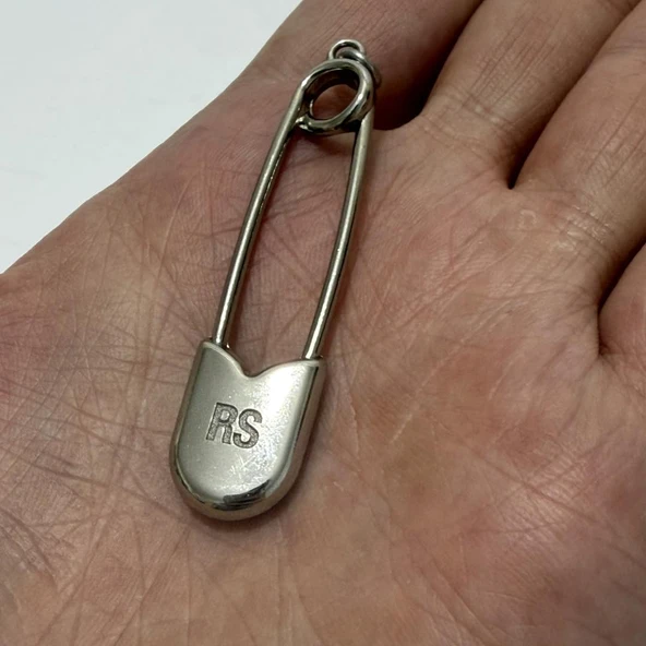 Raf Simons Gümüş Çatal İğne Charmı 6,70 Gram - 5