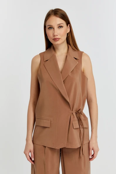 Kahverengi Regular Fit Belden Bağlama Detaylı Astarlı Dokuma Yelek - 3