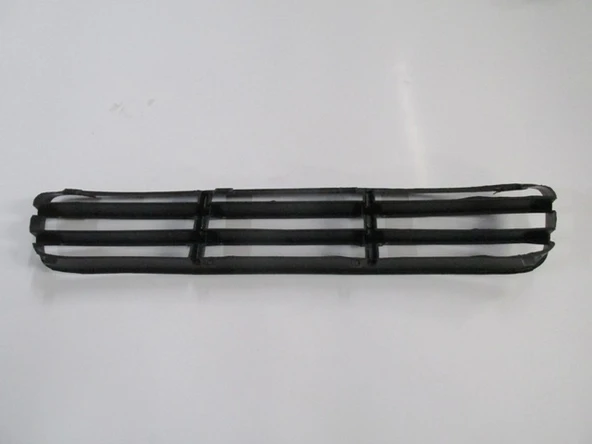 VOLKSWAGEN BORA- 99/05; ÖN TAMPON PANJURU ORTA SİYAH (TW)