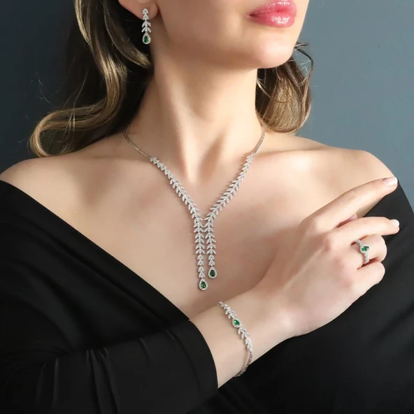 Damla Başak Modeli Yeşil Zirkon Taşlı Sarkıt Gümüş Set ürün görseli