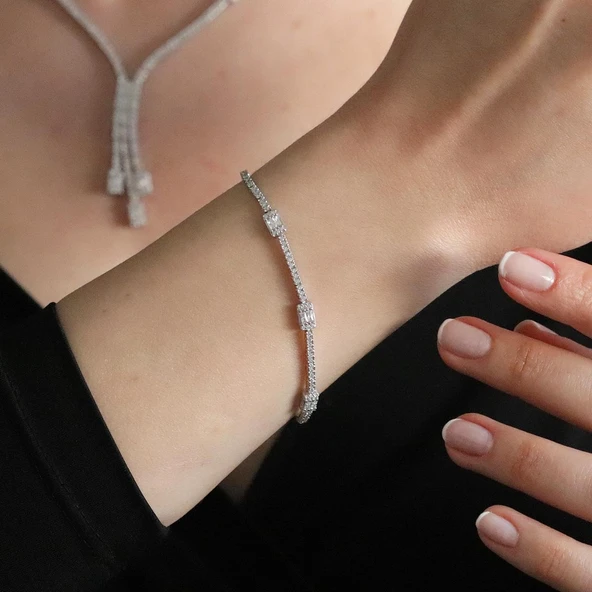 Baget Taşlı Sarkıt Modeli Gümüş Set - Resim 4