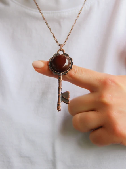 Doğal Taş Akik Doğal Taşlı Anahtar Model Kadın Antik Kolye euk35a ürün görseli
