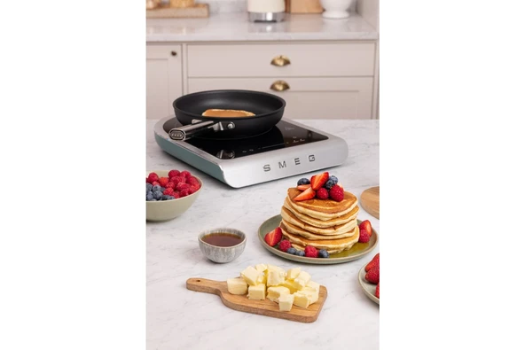Smeg Portatif Indüksiyonlu Ocak Mat Zümrüt Yeşil PIC01EGMEU - Resim 7