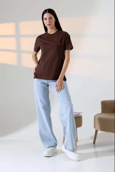 Kadın Kalp Nakışlı Bisiklet Yaka T-shirt
