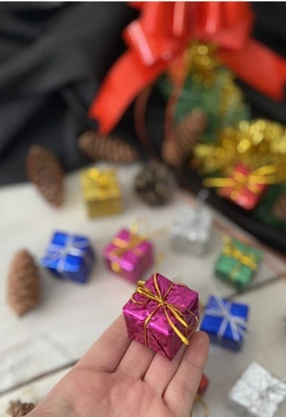 12 Adet Hediye Paketi Renkli Noel Yılbaşı Çam Ağacı Süsü 3 cm - 5