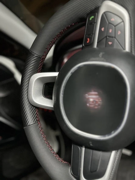 Fiat Egea Uyumlu Araca Özel Direksiyon Kılıfı (Nokta Karbon Kırmızı Dikiş) - Resim 4