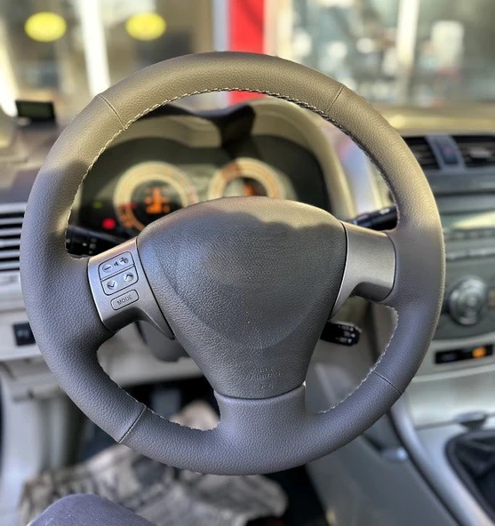 Toyota Corolla 2008-2009 Araca Uyumlu Direksiyon Kılıfı (ORTA GÖBEKLE AYNI RENK) - Resim 3