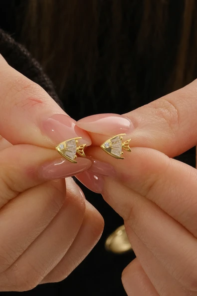 Gümüş altın yaldızlı baget kesim zirkon taşlı balık modeli küpe SGTL12826GOLD
