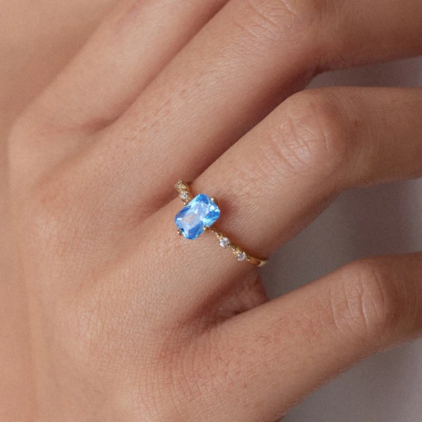 8 Ayar Mavi Baget Taşlı Günlük Altın Yüzük