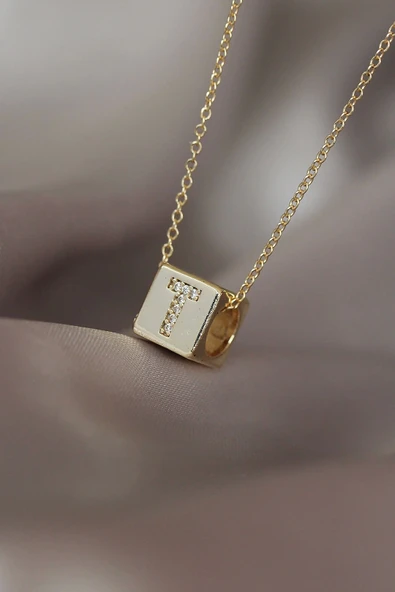 Gold Renkli Küp Model Zirkon Taşlı T Harfli Kolye