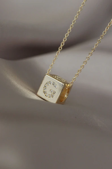 Gold Renkli Zirkon Taşlı Küp Model G Harfli Kolye