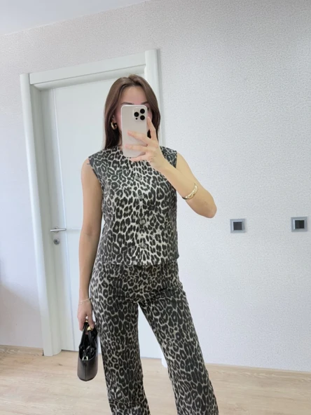 Lucky Life Kadın Leopar Desenli Düğmeli Bluzlu Pantolon İkili Takım -Leopar