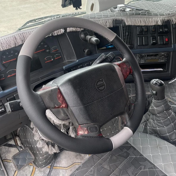 DİKİŞLİ DİREKSİYON KILIFI SİYAH DERİ GRİ DERİ SİYAH DİKİŞLİ VOLVO TIR KAMYON İÇİN ürün görseli