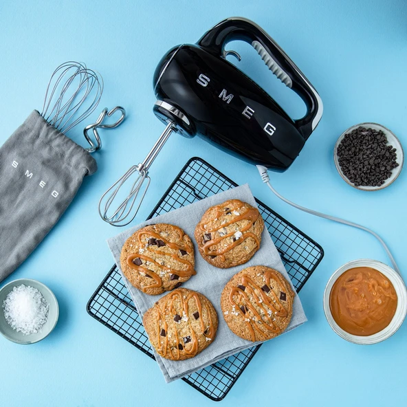 Smeg 50's Style Retro HMF01BLEU Siyah El Mikseri - Resim 7