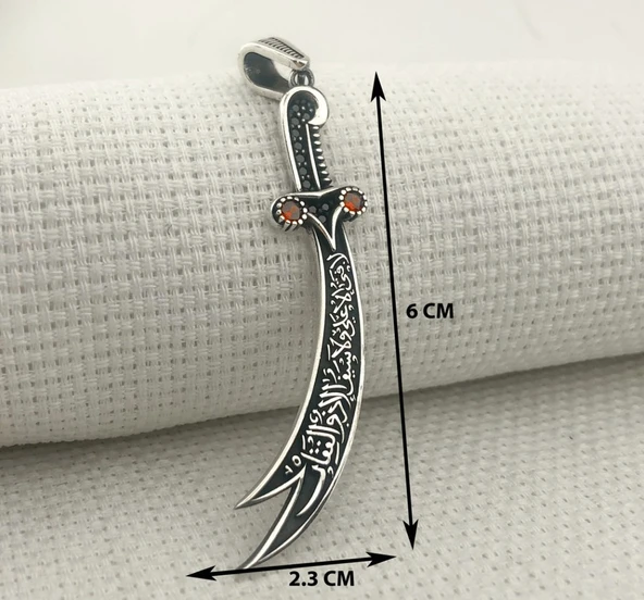 925 Ayar Gümüş Kırmızı Taşlı La Feta İlla Ali La Seyfe İlla Yazılı Zülfikar Kolye Ucu - Resim 3