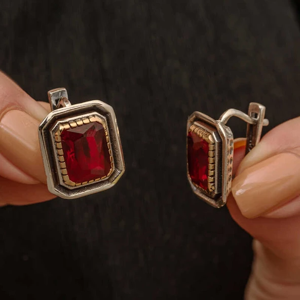 Gümüş Yakut Taşlı Otantik Kadın Küpe SL11054