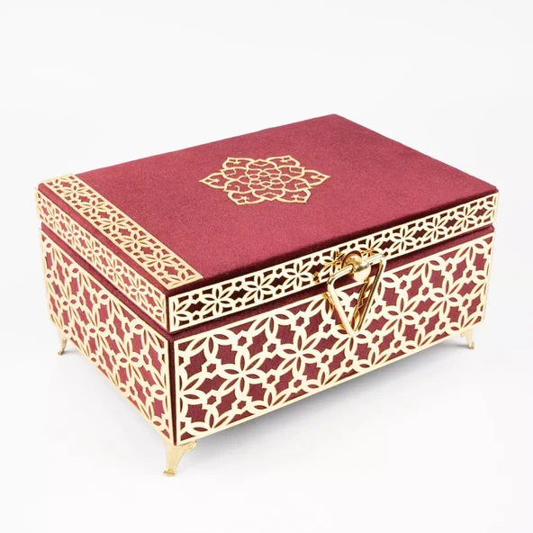 Desenli Kutu Çeyizlik, Seccade + Tesbih + Kuran Hediye Seti (Çanta Boy, Kadife, Bordo, Elif-Vav) - Resim 2