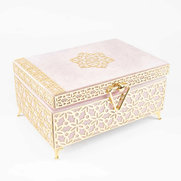 Desenli Kutu Çeyizlik, Seccade + Tesbih + Kuran Hediye Seti (Çanta Boy, Kadife, P.Pembe, Elif-Vav) ürün görseli 1