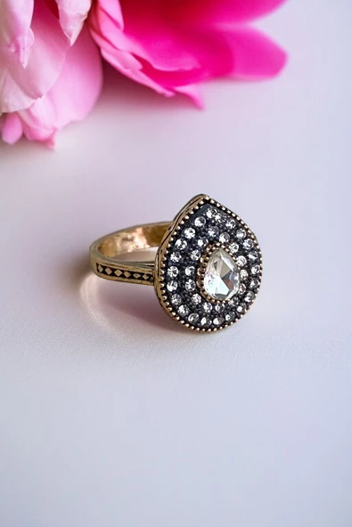 Zirkon Taşlı Su Damlası Yüzük ürün görseli