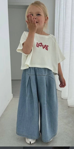 "LOVE" Baskılı Tişört ve Kot Pantolon Takımı