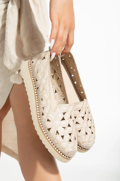 Feles Çiçek Detaylı Kadın Babet Ayakkabı - Resim 3