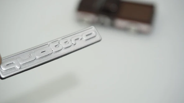 DK Tuning Quattro Gri Torpido Bagaj Logo Amblem Audi İle Uyumlu ürün görseli