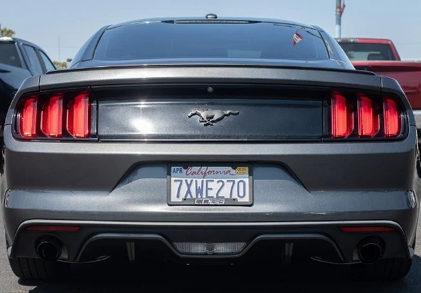 DK Tuning Ford Mustang Shelby GT Koşan At Bagaj Siyah Logo Arma - 3