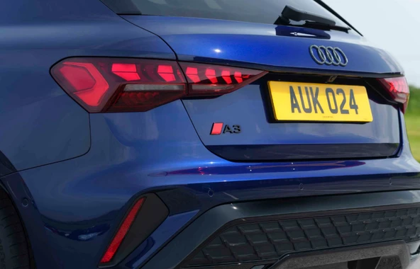 DK Tuning A3 2025+ Bagaj Kırmızı Siyah 3M Yazı Logo Audi İle Uyumlu - 3