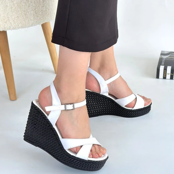 Pabucmarketi Beyaz Suni Deri Kadın Dolgu Topuk Sandalet - 4