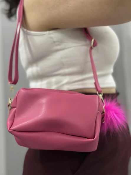 Ponpon fuşya cilt çanta
