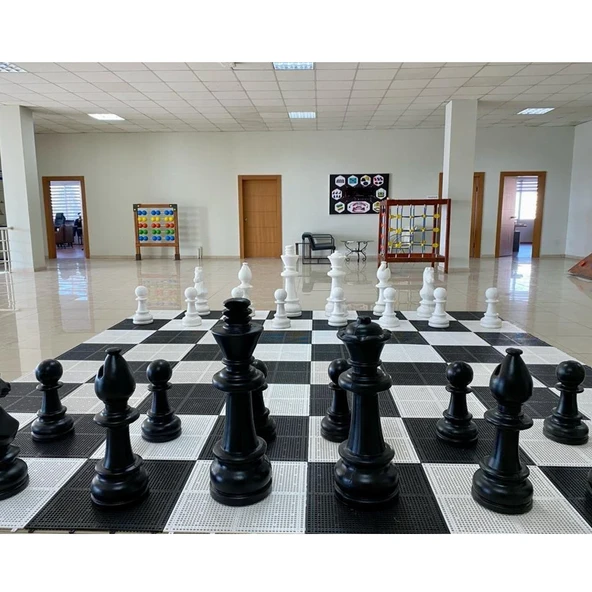 Bahçe Satranç Takımı + Zemin (STN-100) – İç ve Dış Mekan Uyumlu