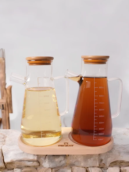 Miraçer Borosilikat Ahşap Standlı Bambu Vakum Kapaklı Sürahi Yağlık Sirkelik Takımı 3 Parça 1000 ml+1000 ml