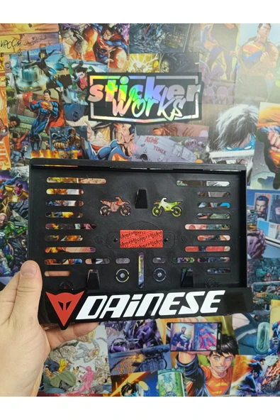 Dainese Beyaz Kırmızı Motor Plakalık ürün görseli 1