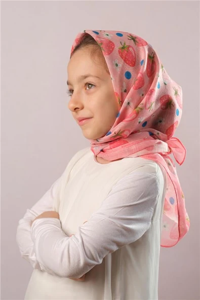 Pembe Dijital Baskılı Çocuk Tesettür Eşarp Pamuk Polyester Çilek Desenli 6001_04 - Resim 2