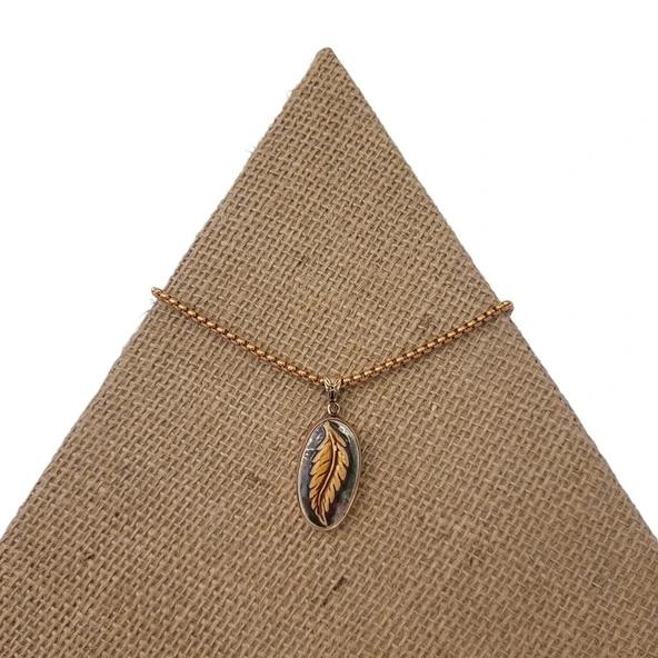 Ay Işığında Huzur Bronz Çini Taşlı Çelik Zincir Kolye ürün görseli