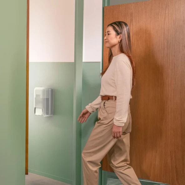 Tork OptiServe Kartonsuz 2 Ruloluk Tuvalet Kağıdı Dispenseri Beyaz (558041) - 3