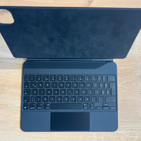 Apple 11 inç iPad Pro (4. nesil) ve iPad Air (5. nesil) için Magic Keyboard Türkçe F Klavye MXQT2TU/A       - Outlet - 2